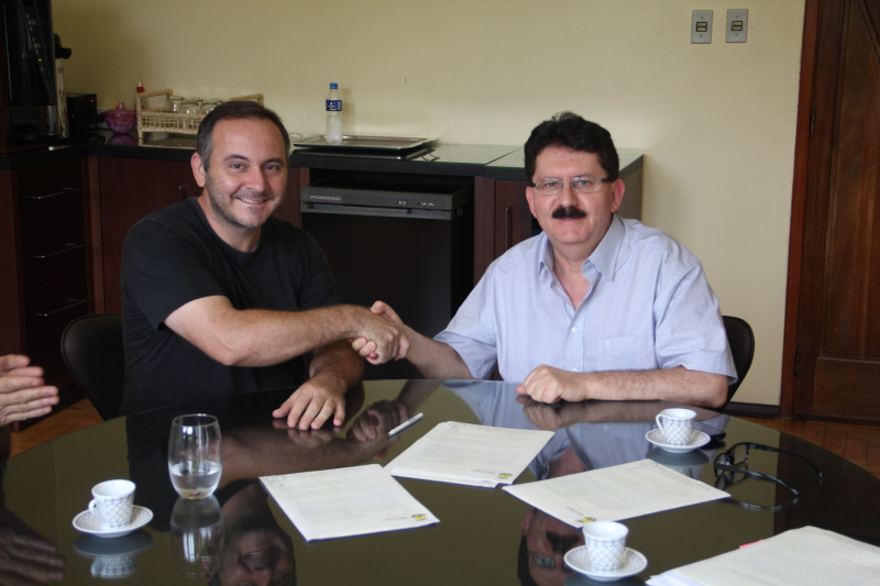 Empresa assina contrato de compra de área do Parque Industrial I